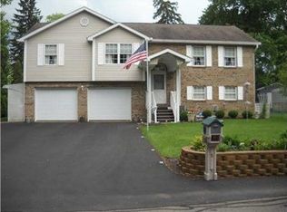 4224 East Dr, Butler, PA 16001