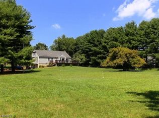 27 Thrush Ln, Hampton, NJ 08827