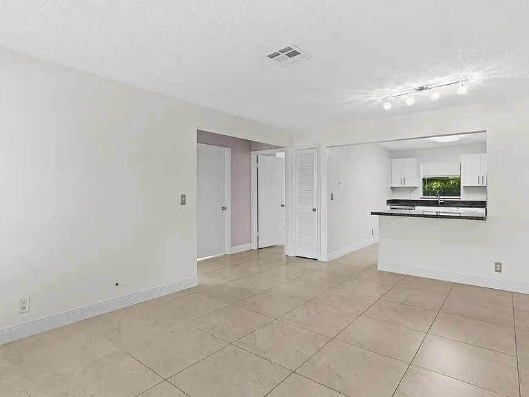 1515 N Federal Hwy — Photo 5