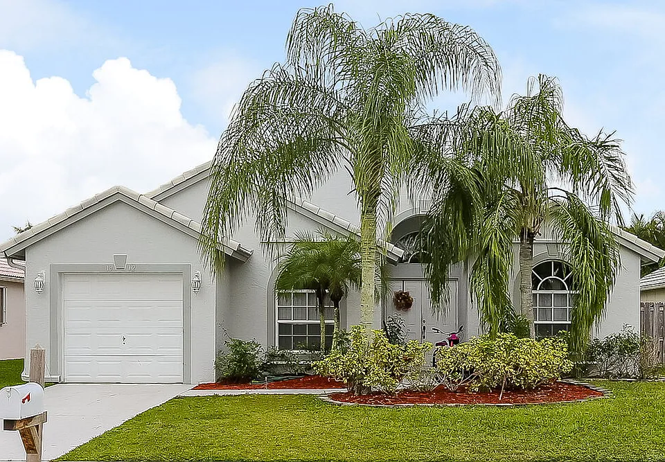 1912 Oak Berry Cir