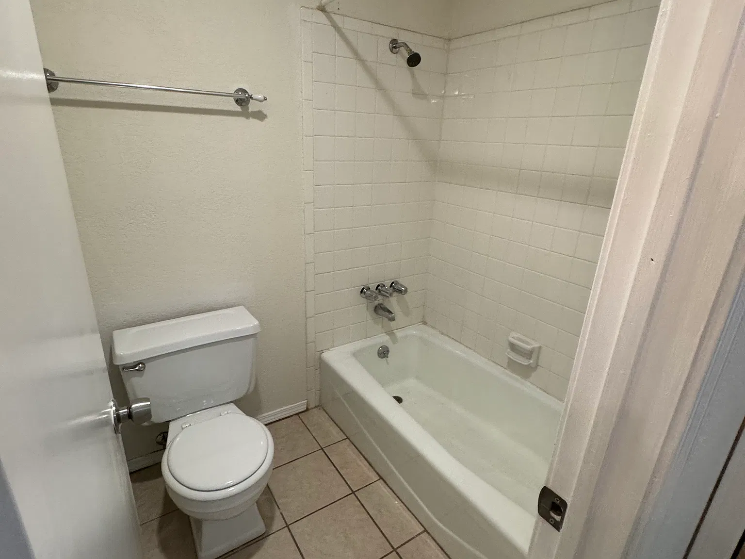 2 bed, 2.5 bath, 1350 sqft, $1,800 — Photo 3
