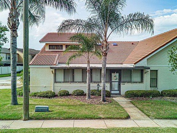 2nd image of 2208 Heritage Dr