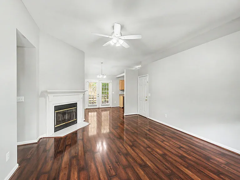 816 Carlisle Ct N — Photo 5