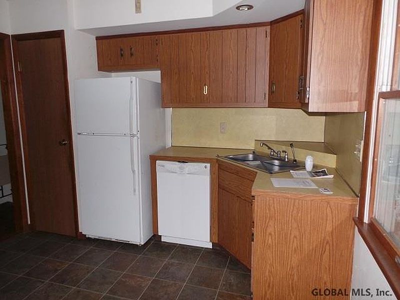 4th image of 294 3RD AV