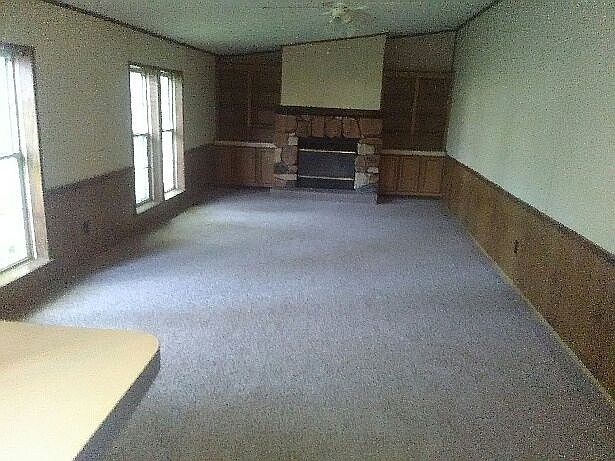 Living Room/Fireplace