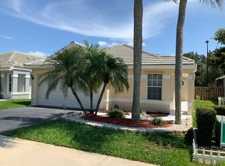 9142 Lake Park Cir S, Davie, FL 33328