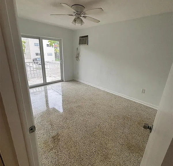 1380 SW 2nd St #5 — Photo 4