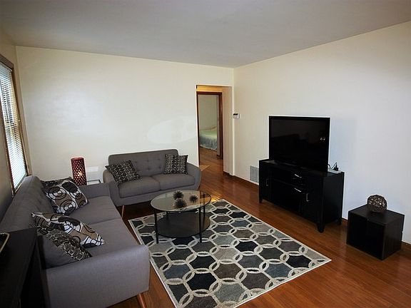5th image of 6318 W Diversey Ave