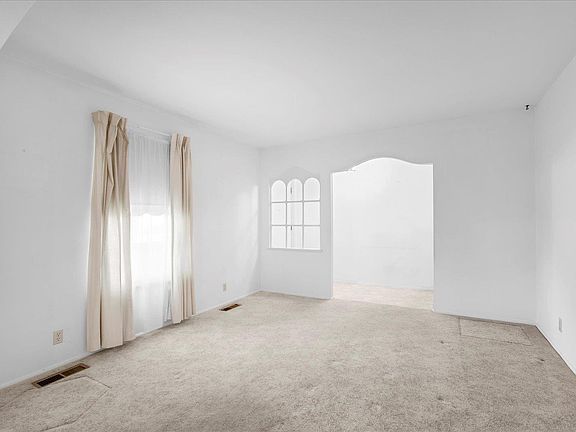 5th image of 1691 Sherwood Forest Dr