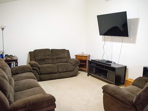2nd image of 107 Old Oak Dr
