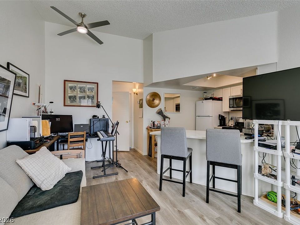 1st image of 515 Kristin Ln