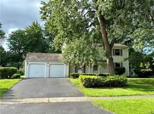59 Spring Tree Ln, Rochester, NY 14612
