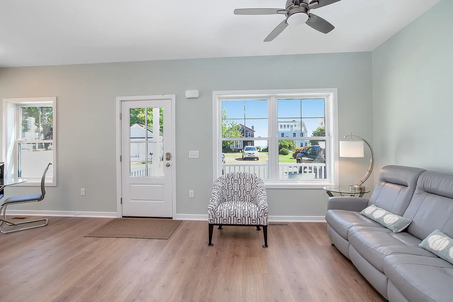 2 bed, 900 sqft, $3,500 — Photo 2