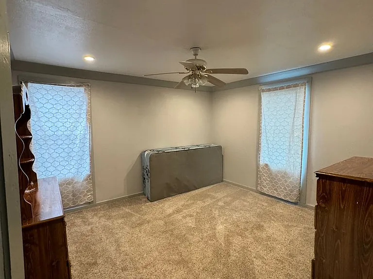 270 E Linden St — Photo 7