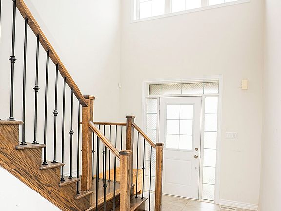 4th image of 978 Barton Way
