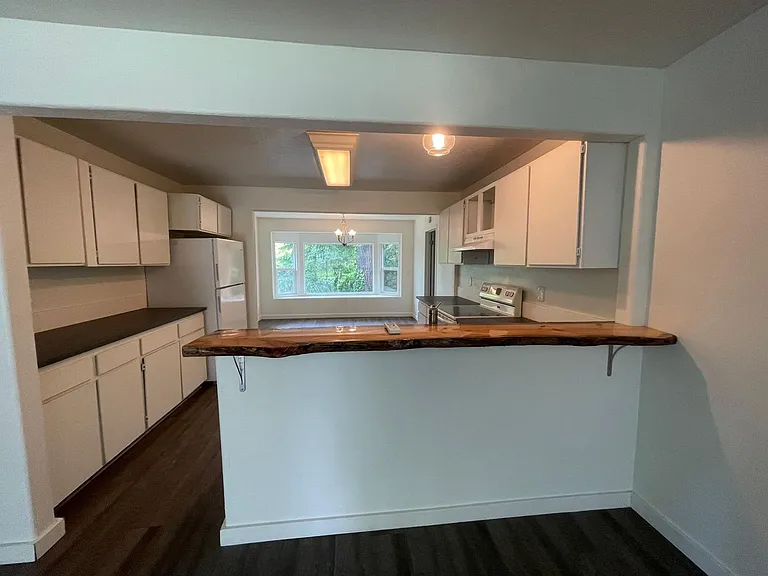 669 S Main St — Photo 11