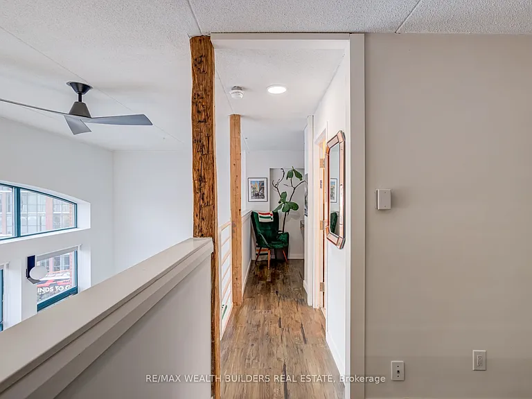 393 King St E #403 — Photo 14
