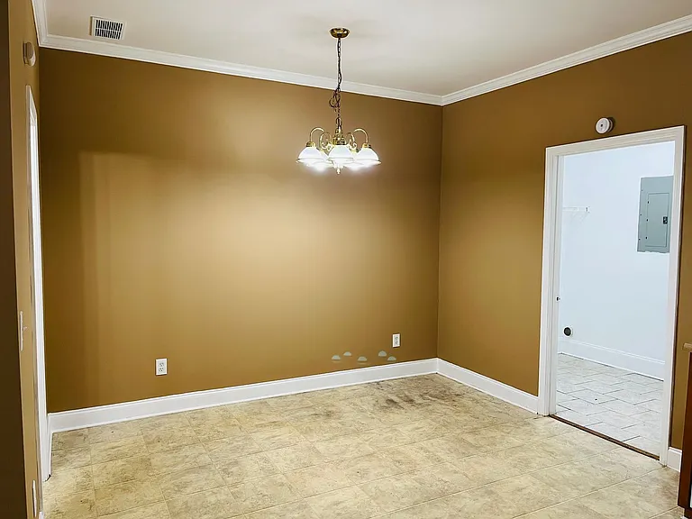 11-17 Jordan Rd — Photo 9