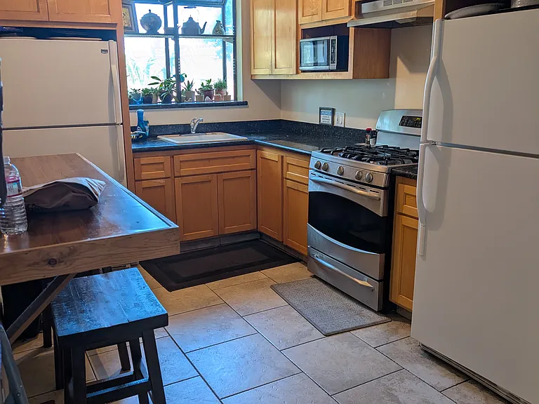 467 Willis Ave — Photo 5