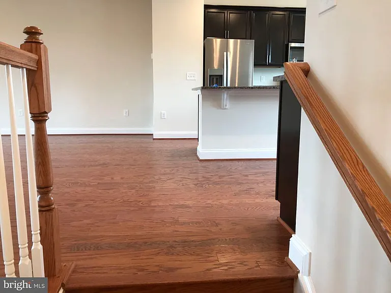 43219 Clarendon Sq — Photo 11