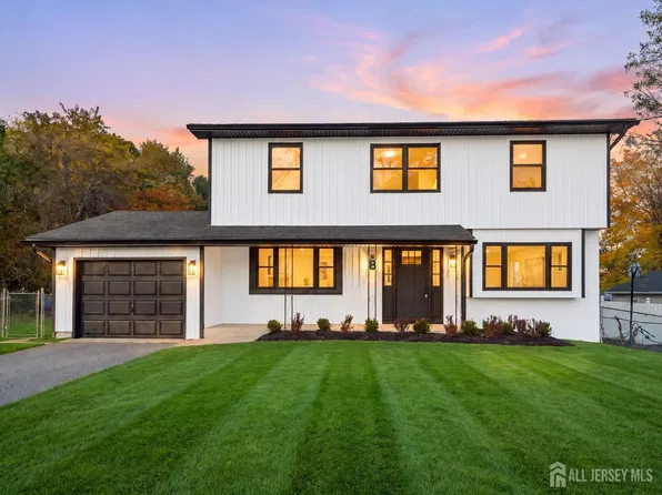 8 Atlanta Dr, Jackson, NJ 08527