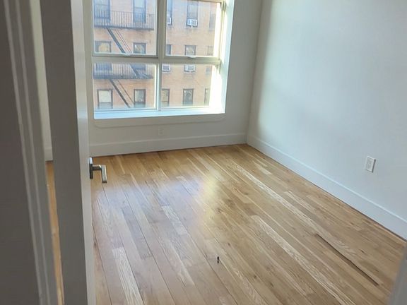 3rd image of 2004 Davidson Ave #5D