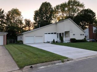 2716 Cedar Hill Rd, Cuyahoga Falls, OH 44223