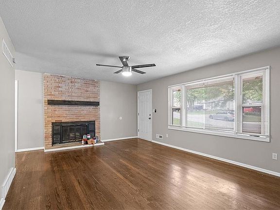 4th image of 510 N Westwood Dr