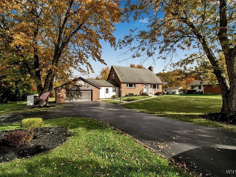 Welcome to 300 Michael Rd. All brick cape with Wes