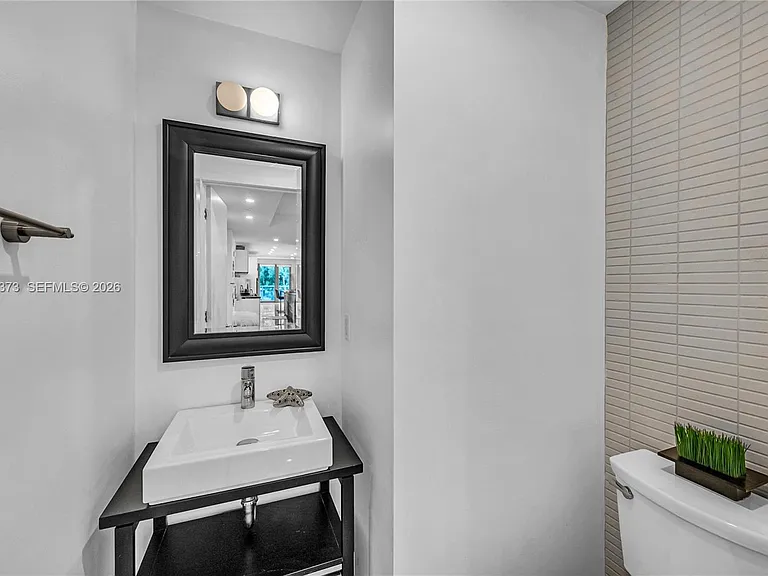 1511 NE 4th Pl #0 — Photo 11