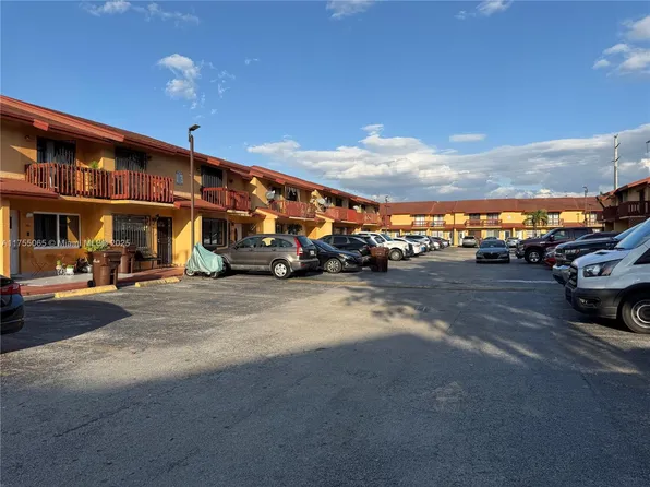 2211 W 52nd St APT 211, Hialeah, FL 33016