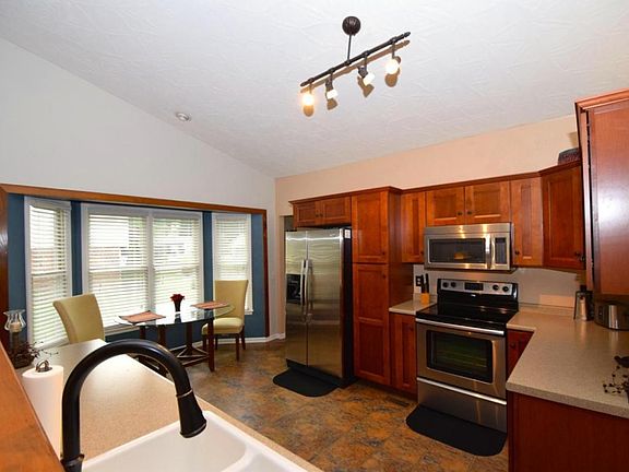5th image of 2410 Olde Salem Dr