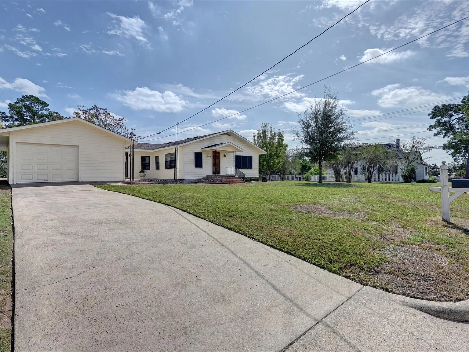 2 bed, 1.5 bath, 1350 sqft, $2,100 — Photo 1