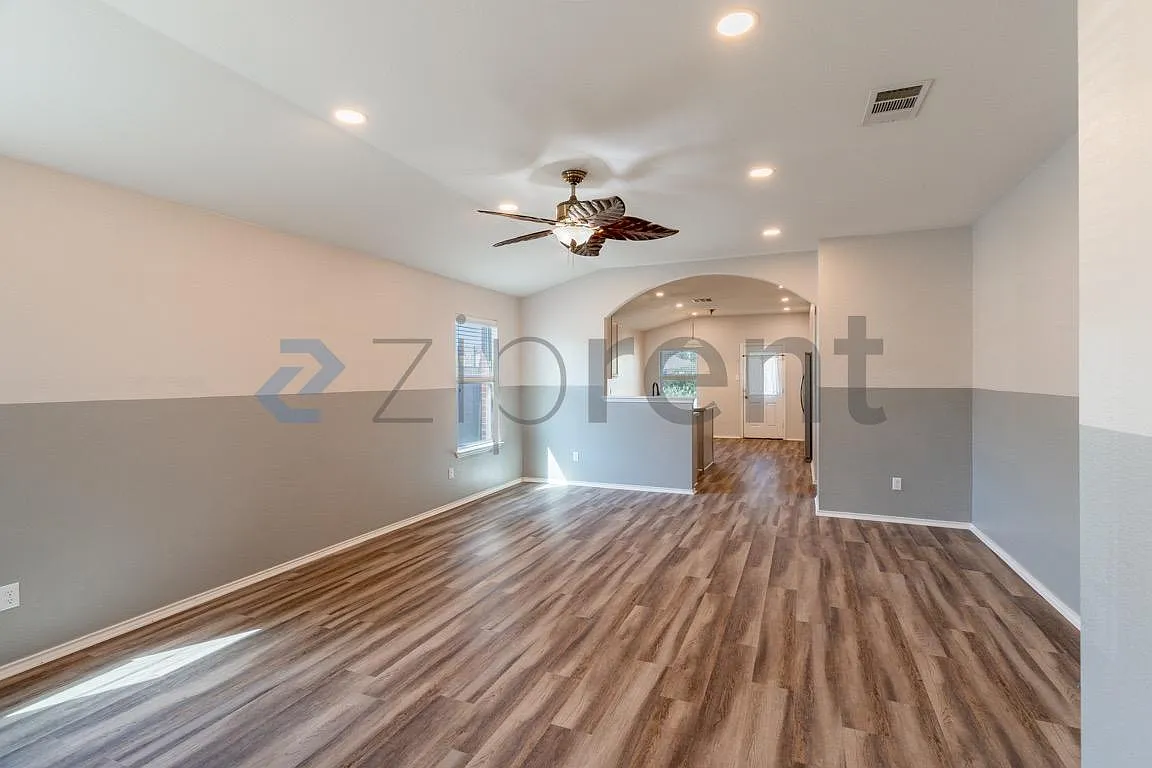 3 bed, 1476 sqft, $1,900 — Photo 3