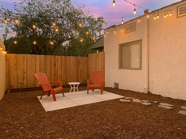 1127 Bell St — Photo 35