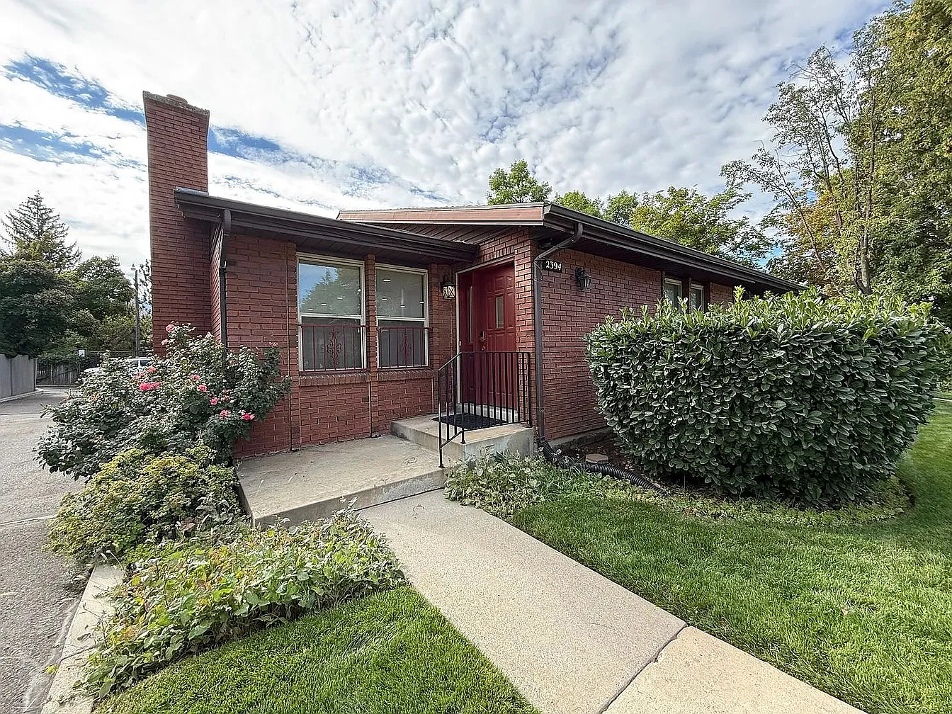 3 bed, 2.5 bath, 2476 sqft, $2,500 — Photo 2