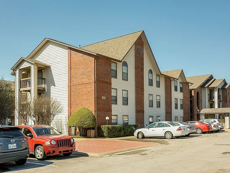 218 N Texas Blvd #105 — Photo 9