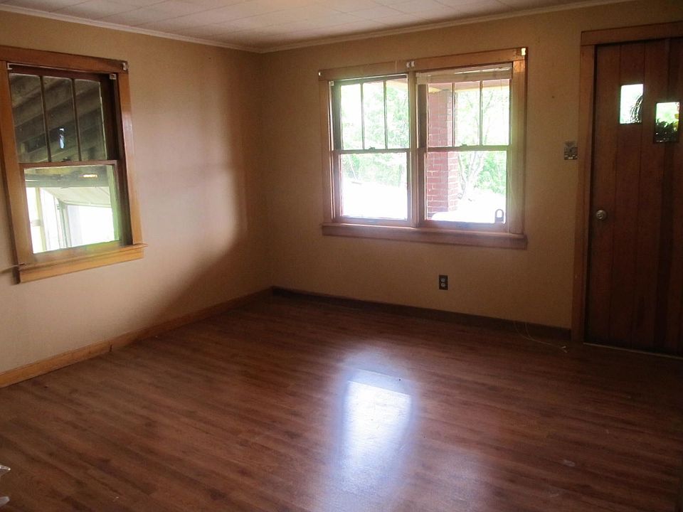 1st image of 594 W 43rd St