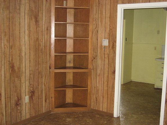 4th image of 221 Conet Dr