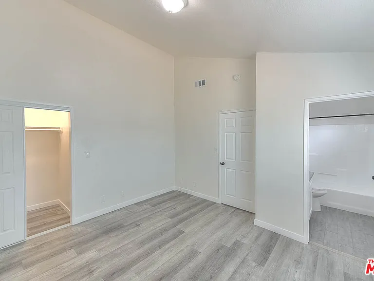 13810 Funston Ave — Photo 19