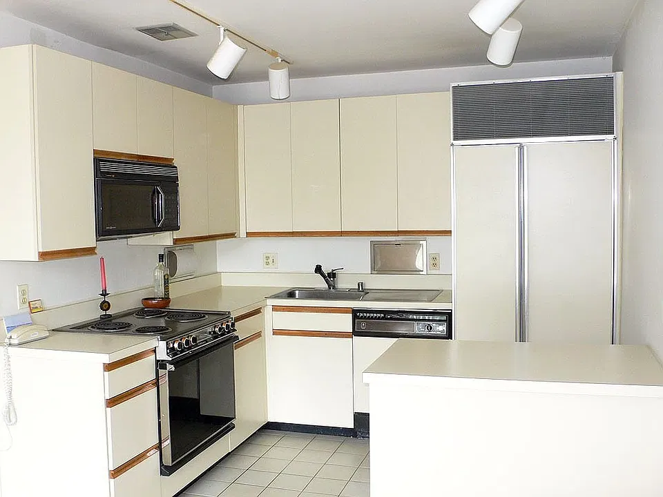 Kitchen w/Sub-Zero Refrigerator