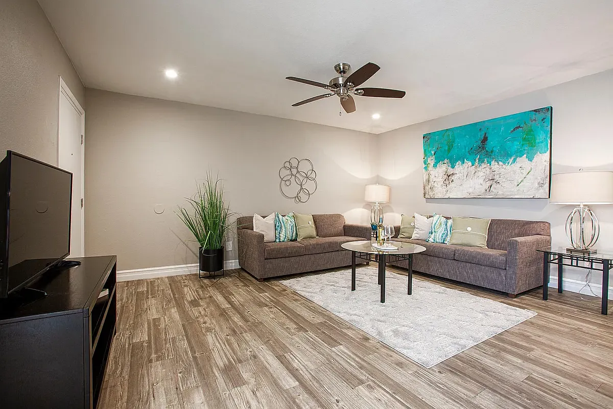 Stonegate Furnished Apartments — Photo 4