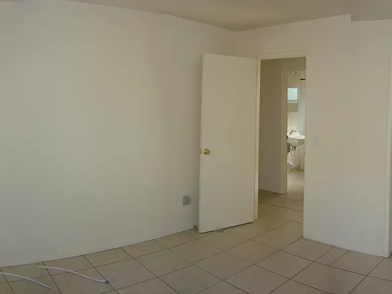 1003 3rd St #4 — Photo 6