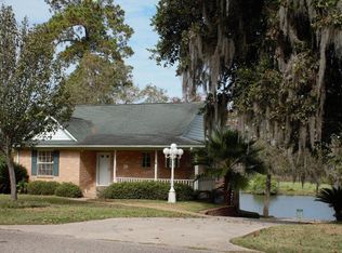 421 Brook Hollow Dr, Conroe, TX 77385