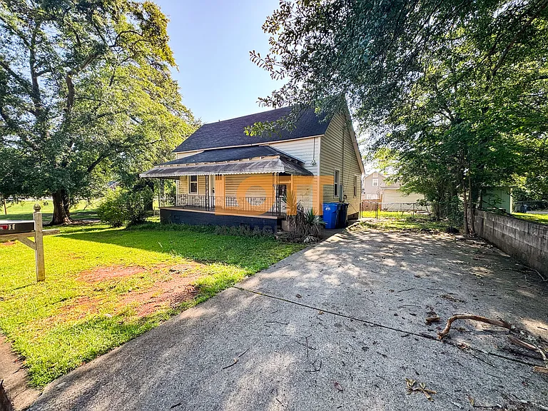 1 Pelzer St — Photo 2
