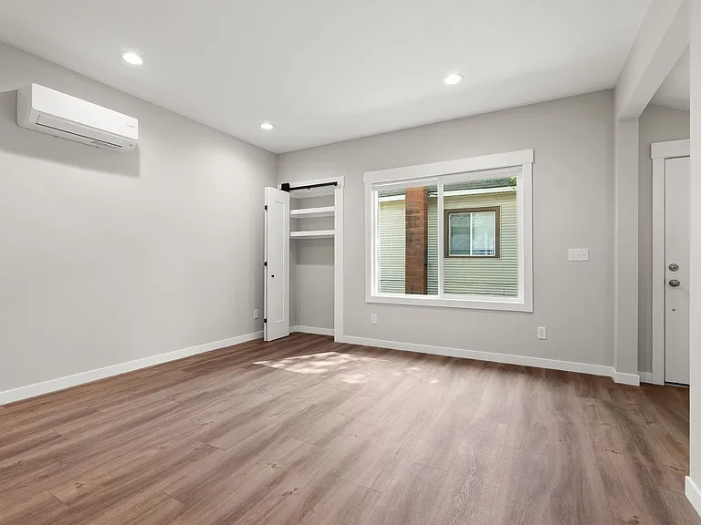 717 W Spofford Ave — Photo 6