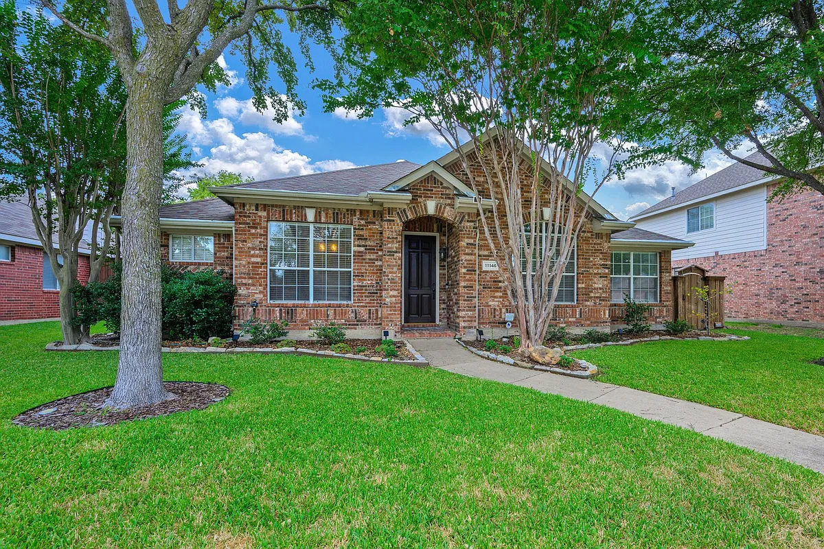 Photo 1 of 16 - 11146 Clearstream Ln - Frisco, TX Primary Photo - 11146 Clearstream Ln