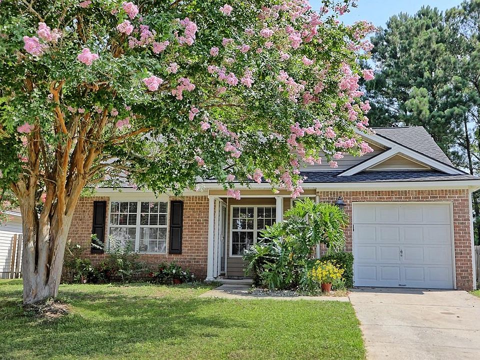 Front Exterior; beautifully maintained