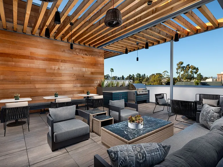 Evani 3223 Wilshire — Photo 8