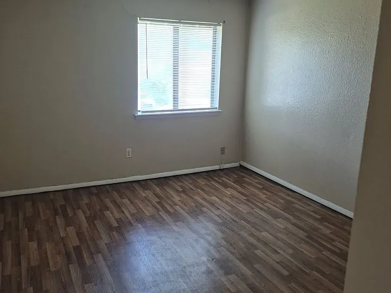 5919 E 33rd Ct — Photo 5